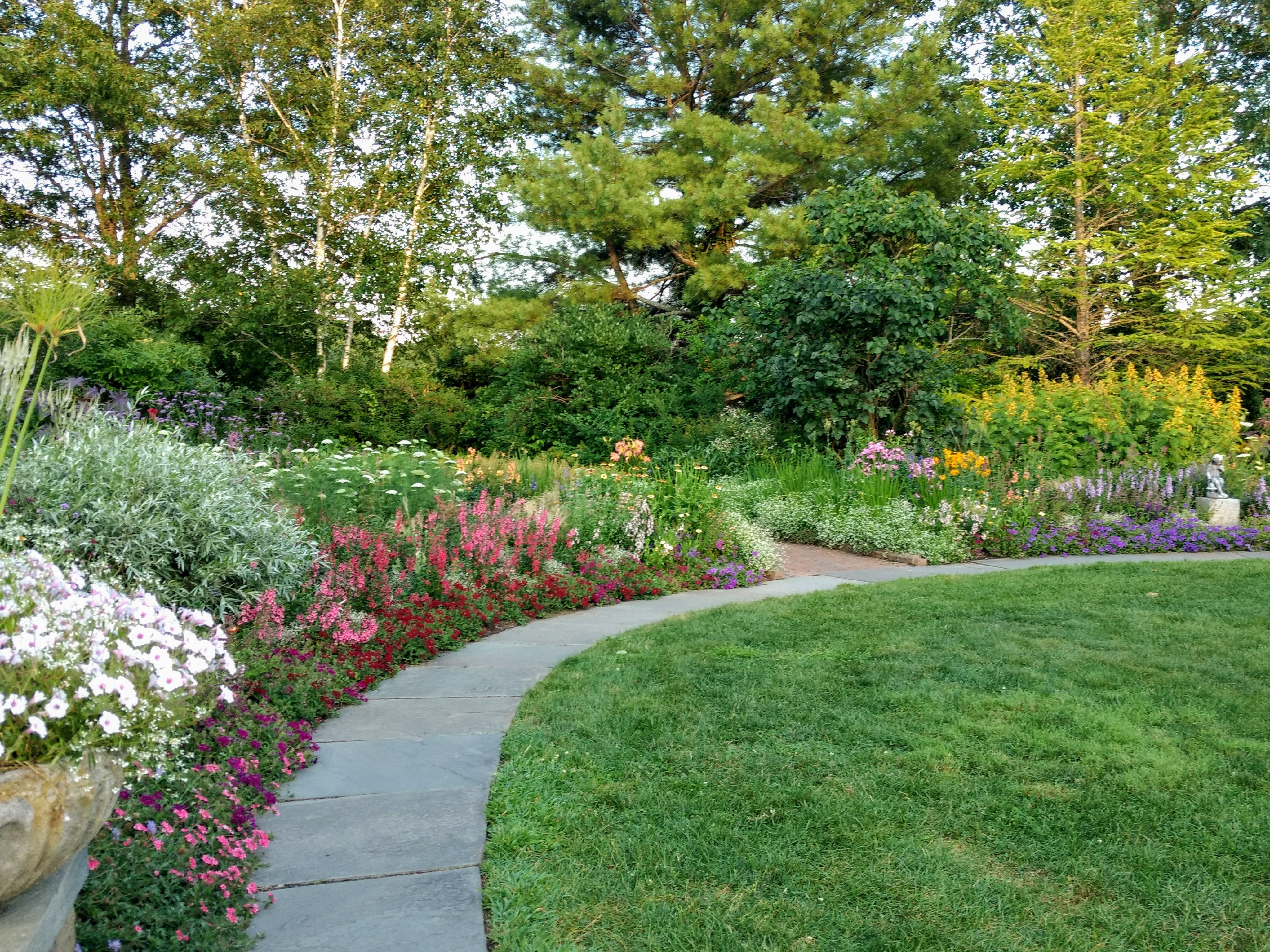 Благоустройство участка частного дома в Дербенте и Республике Дагестан